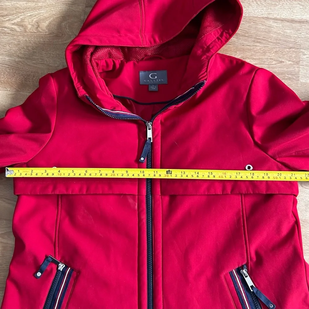 Gallery Red jacket with beautiful hood and pockets details Size: L